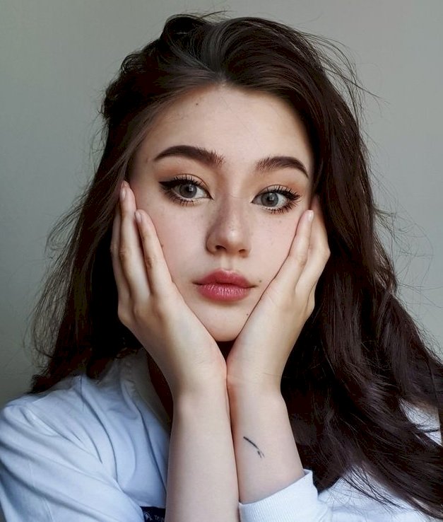 صغيرة على الحب