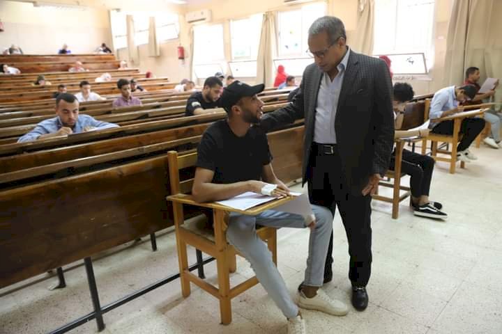 تحت درجة حرارة قاسية ..تواصل الامتحانات بجامعة جنوب الوادى فى 12 كلية ومعهد