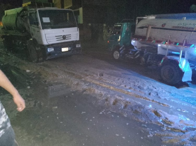 في استجابة سريعة للأهالي: الدفع بسيارات كسح لشفط مياه جوفية بقرية العوايسة بمركز سمالوط بالمنيا