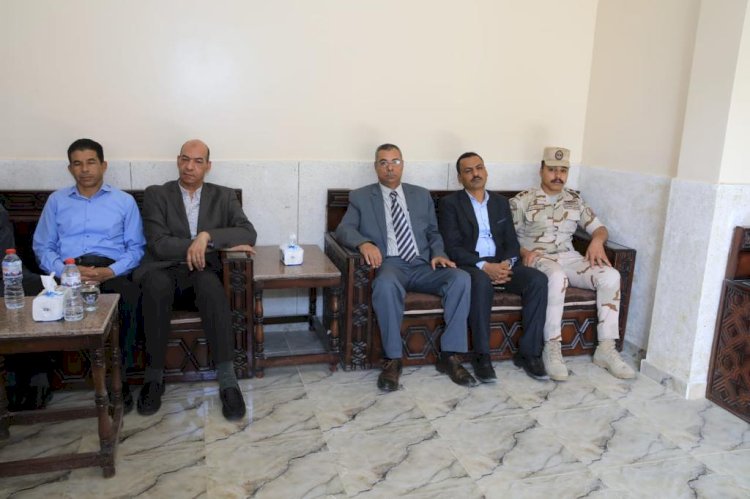 " الفقي " يؤدي واجب العزاء في وفاة والدة " رئيس جامعة سوهاج