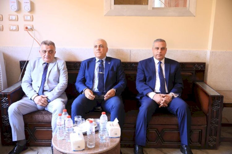 " الفقي " يؤدي واجب العزاء في وفاة والدة " رئيس جامعة سوهاج