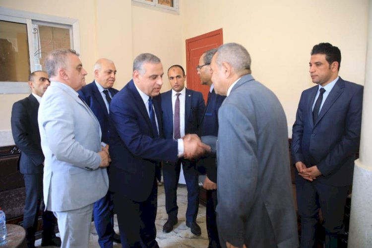 " الفقي " يؤدي واجب العزاء في وفاة والدة " رئيس جامعة سوهاج