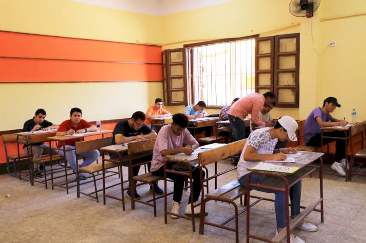 غدا طلاب الثانوية العامة  يصارعون للفوز بـ 40 درجة في اللغة الثانية