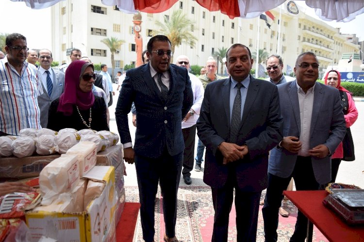 رئيس جامعة بني سويف يفتتح معرض بيع اللحوم بأسعار مخفضة