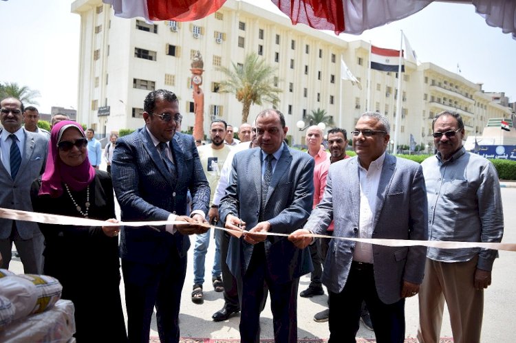 رئيس جامعة بني سويف يفتتح معرض بيع اللحوم بأسعار مخفضة