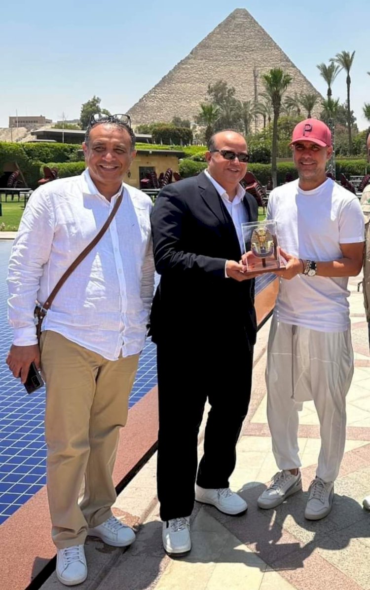 "جوارديولا في أم الدنيا".. البيب يحتفل بدوري الأبطال في الأهرامات