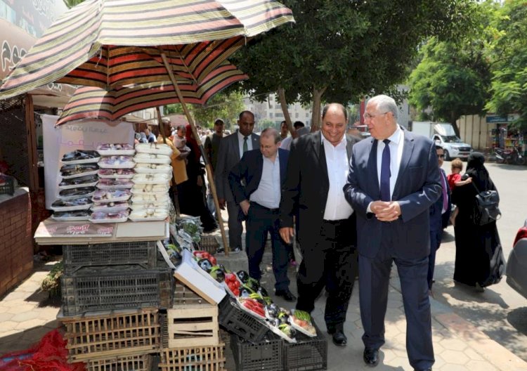 زيارة مفاجئة لوزير الزراعة لمنافذ الوزارة لتوفير السلع باسعار مخفضة استعدادا لعيد الاضحي المبارك