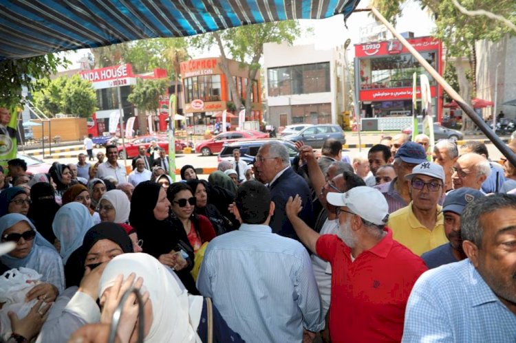 زيارة مفاجئة لوزير الزراعة لمنافذ الوزارة لتوفير السلع باسعار مخفضة استعدادا لعيد الاضحي المبارك