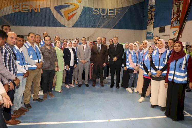 محافظ بني سويف يُسلّم عقود تمويل لمشروعات صغيرة بــ  6 مليون جنيهاً  لـــ 200  مستفيداُ