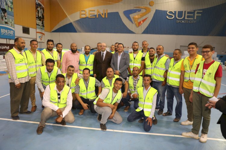 محافظ بني سويف يُسلّم عقود تمويل لمشروعات صغيرة بــ  6 مليون جنيهاً  لـــ 200  مستفيداُ