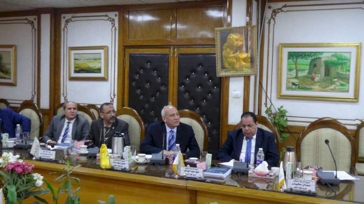 أعضاء مجلس جامعة المنيا يتبرعون بربع راتبهم عن شهر يوليو لصالح صندوق خدمات المرضي بالمستشفيات الجامعية