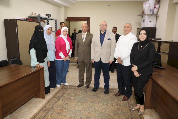 محافظ بنى سويف يُهنئ العاملين بإدارات ومكاتب الديوان العام بمناسبة عيد الأضحى المبارك