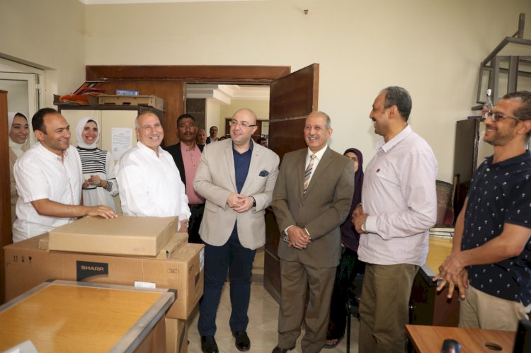 محافظ بنى سويف يُهنئ العاملين بإدارات ومكاتب الديوان العام بمناسبة عيد الأضحى المبارك