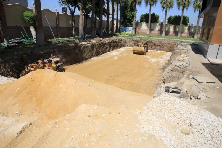 محافظ سوهاج يتفقد أعمال إنشاء  مركز السيطرة الموحد للشبكة الوطنية للطوارئ والسلامة بالديوان العام