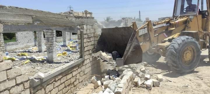 إزالة فورية بقرية المحروسة بقنا