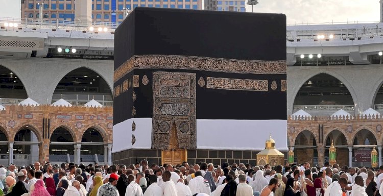 مليونا حاج من خارج السعودية يبدأون أداء مناسك الحج في مكة بطواف القدوم حول الكعبة