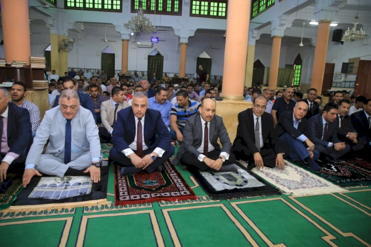اللواءان الفقي محافظ سوهاج وشرباش مدير الامن يؤديان صلاة عيد الأضحى المبارك بمسجد "الشرطة"