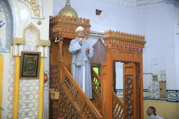اللواءان الفقي محافظ سوهاج وشرباش مدير الامن يؤديان صلاة عيد الأضحى المبارك بمسجد "الشرطة"