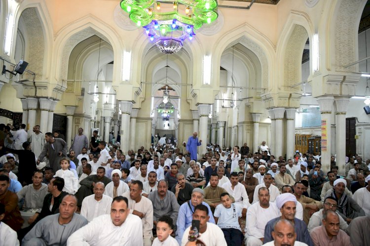 محافظ قنا يؤدى صلاة عيد الأضحي المبارك بمسجد العارف بالله سيدى عبدالرحيم القنائى