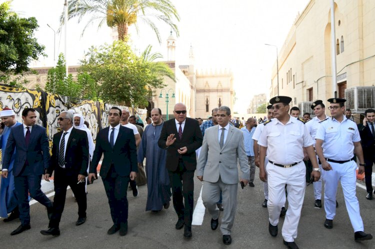 محافظ قنا يؤدى صلاة عيد الأضحي المبارك بمسجد العارف بالله سيدى عبدالرحيم القنائى