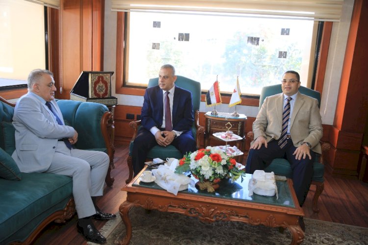 في حب منقطع النظير اهالي سوهاج يهنئون الفقي بالعيد في المحافظة