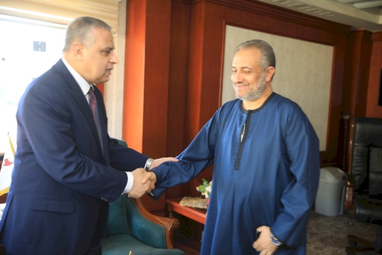 في حب منقطع النظير اهالي سوهاج يهنئون الفقي بالعيد في المحافظة