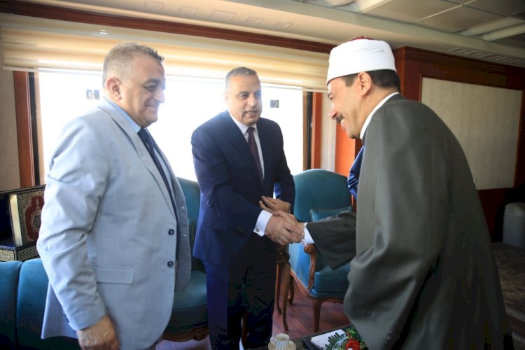 في حب منقطع النظير اهالي سوهاج يهنئون الفقي بالعيد في المحافظة