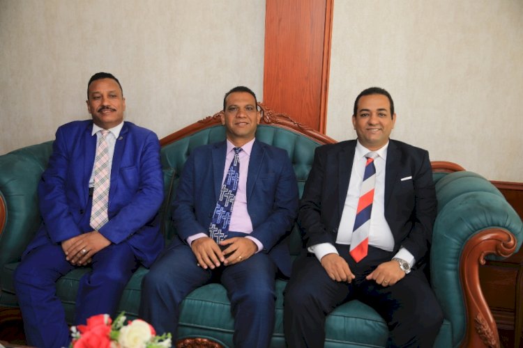 في حب منقطع النظير اهالي سوهاج يهنئون الفقي بالعيد في المحافظة