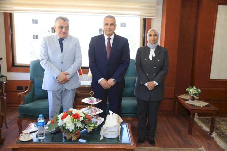 في حب منقطع النظير اهالي سوهاج يهنئون الفقي بالعيد في المحافظة