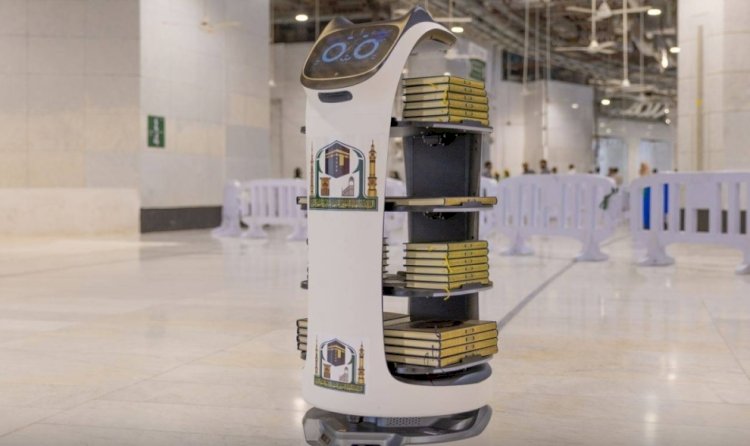 رئاسة الحرمين" تتابع سير عمل الروبوتات الذكية في خدمة ضيوف الرحمن بالمسجد الحرام