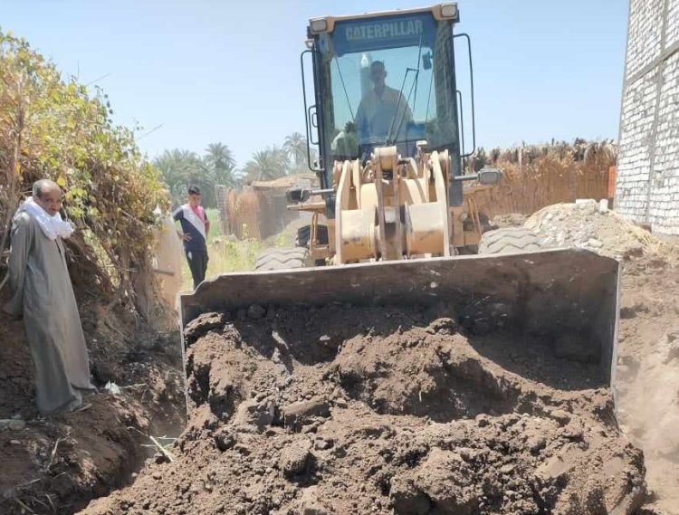محافظ المنيا : إزالة ٤١ حالة تعد على الأرض الزراعية وأملاك الدولة فى ٧ مراكز بالمنيا