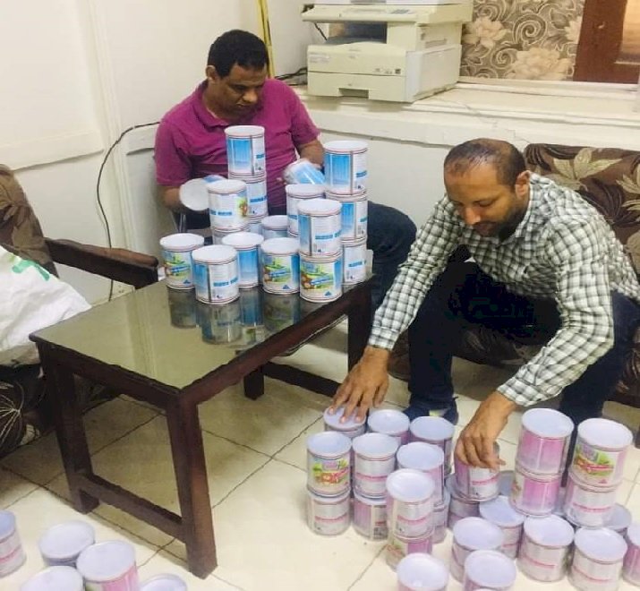 ضبط شخص يبيع ألبان الأطفال المدعمة عبر وسائل التواصل الإجتماعي بقنا