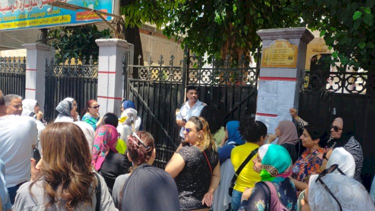 الوزير يصالح طلاب ثانوي في الفيزياء والتاريخ بعد صرخات الكيمياء