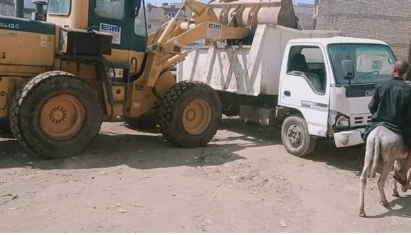 رفع 150 طن مخلفات وإزالة 4 حالات تعدٍ بأحياء وقرى المنيا