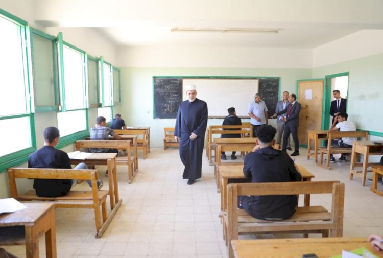 اليوم طلاب الثانوية الأزهرية يؤدون امتحان الفيزياء في المنيا