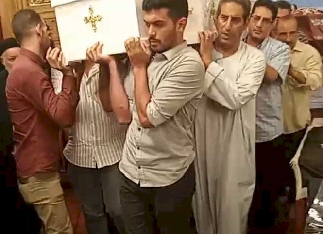 آلاف المواطنين يشيعون جثمان طبيب لقي مصرعه في حادث مروري بالمنيا