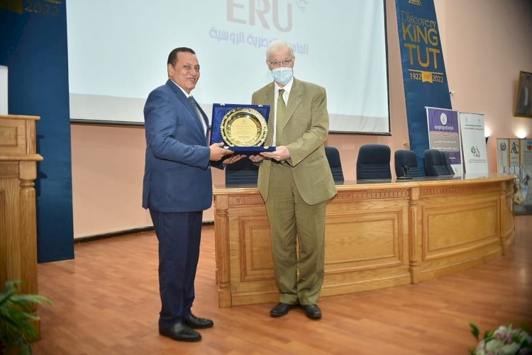 اللواء عمرو عبد الوهاب يشارك فى الملتقى التوظيفى لطلاب قسمى هندسة التشييد والهندسة المعمارية بكلية الهندسة بالجامعة المصرية الروسية