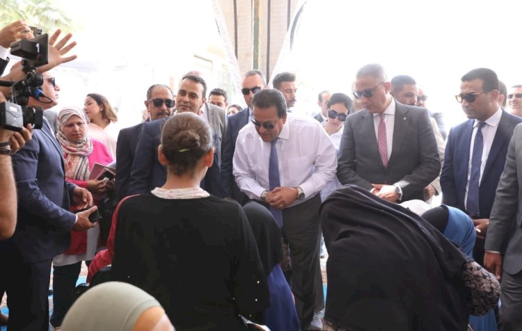 بالصور وزير الصحة يتفقد مقر حملة 100 يوم صحة بقرية سنهور ويُشيد بمستوى الخدمات المقدمه