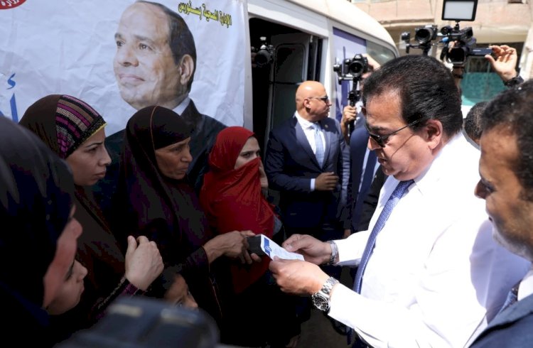 بالصور وزير الصحة يتفقد مقر حملة 100 يوم صحة بقرية سنهور ويُشيد بمستوى الخدمات المقدمه