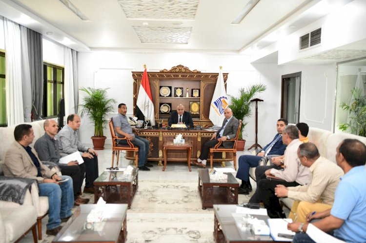 محافظ قنا يوجه بالانتهاء من توصيل الصرف الصحي والرصف بمنطقة الحصواية خلال 15 يوما