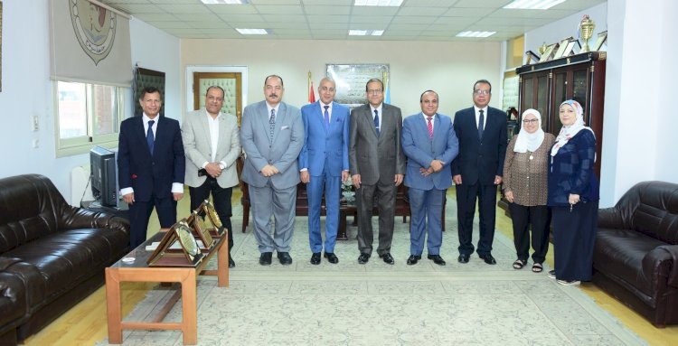 لجنة الأعلى للجامعات تقيم نسب التطوير التربية النوعية بسوهاج