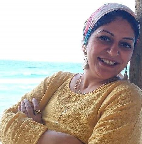 من نافذة تُطلُ على سانتوريني