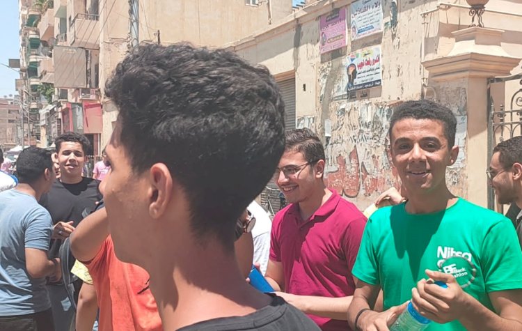 طلاب المنيا مبسوطين من امتحان الانجليزى