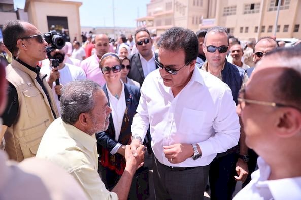 وزير الصحة يوجه ببناء مركز ووحدة صحية لساكني منطقة بشاير الخير