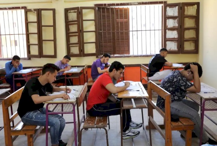 خروج الطلبة من امتحان الديناميكا والأراء متباينة