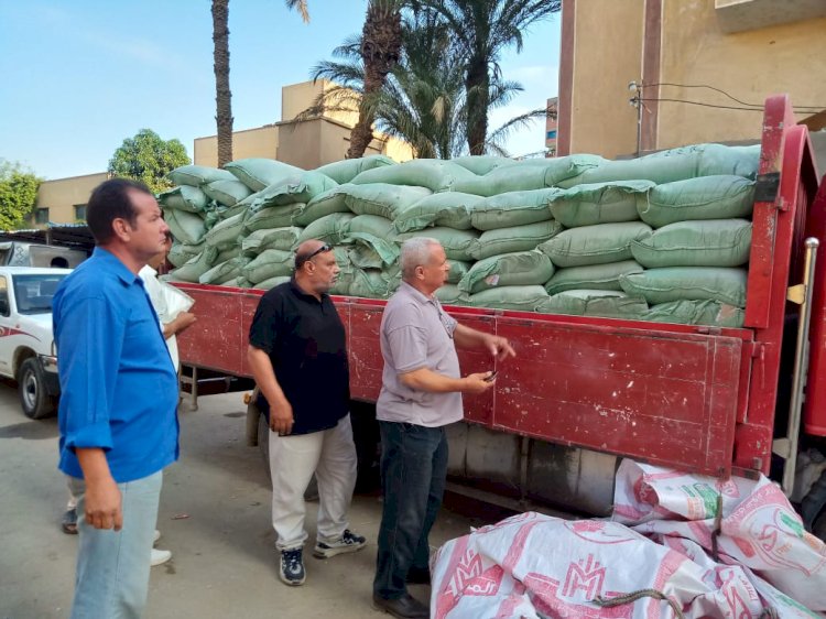 ضبط 181 شيكارة دقيق مدعم قبل بيعها بالسوق السوداء ببني سويف