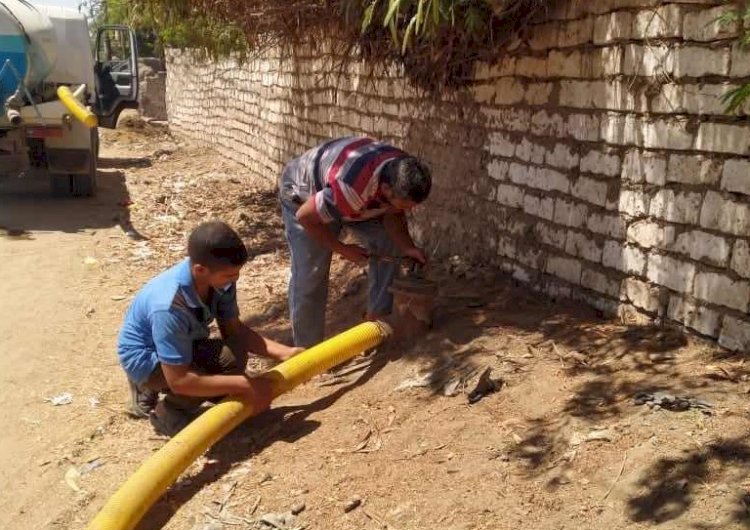 حملات للصيانة وتطهير شبكات مياه الشرب بمركز بنى مزار