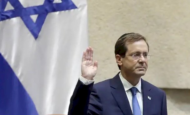 السويد تعطي تصريحا بحرق نسخ من التوراه والانجيل والعالم ينتظر ردود الفعل