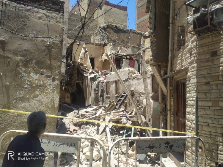 مصرع 3 أشخاص في انهيار عقار بالإسكندرية