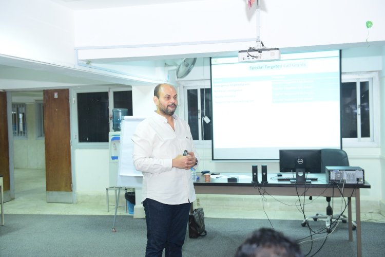 مركز تنمية قدرات أعضاء هيئة التدريس بجامعة سوهاج يختتم  برنامجه التدريبي عن  مشروعات البحوث التنافسية